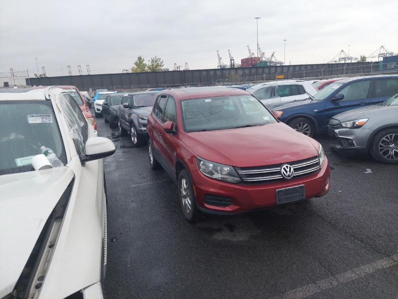 Volkswagen Tiguan S W/Sunroof 2012 Red 2.0L