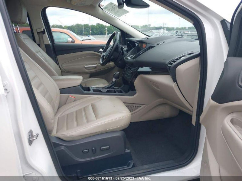 Ford Escape Titanium 2017 White 1.5L