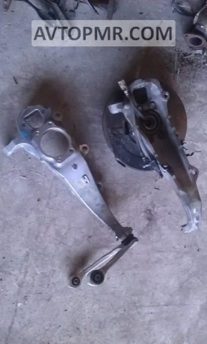 Front right hub Infiniti G25 G35 G37 4d 06-14 AWD