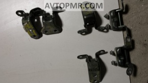 Lower rear right door hinge for Lexus ES300 ES330