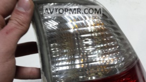 The right headlight is dirty inside the BMW X5 e53 restyling 2004-2006.