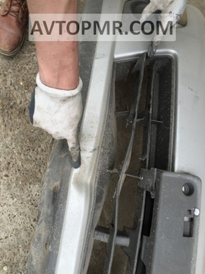 Lower front bumper grille with damage Nissan Versa 1.8 10-12