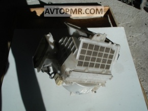 Bare fan housing, right side of Lexus ES300 ES330