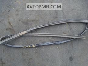 Rear left window seal for Mazda6 03-08