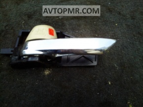Inner front left door handle for Suzuki Kizashi 10-15