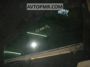 Front left door glass for a Lexus ES300 ES330