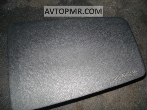 Passenger airbag in the dashboard of the Mazda6 2003-2008