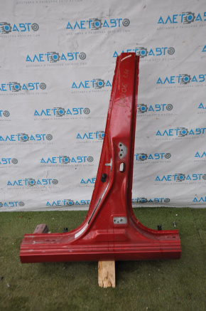The left center pillar of a Toyota Prius 2009 (04-09) has been cut off.