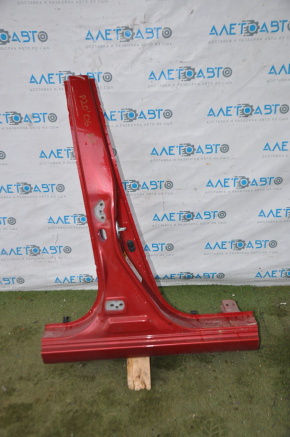 The right center pillar of a Toyota Prius 2009 (04-09) has been cut off.