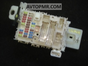 Suzuki Kizashi 10-15 underhood fuse box