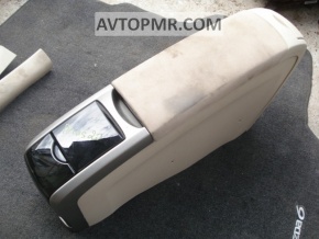 Toyota Prius 2009 gray center console with armrest and cup holders