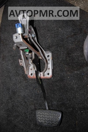 Lexus ES300 ES330 brake pedal with bracket and sensor