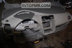 Nissan Leaf 11-12 beige dashboard without airbag