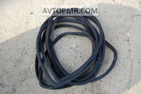 Front right door seal for Lexus IS200 IS300 99-05