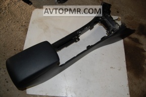 Mazda3 03-09 HB center console with armrest and cup holders