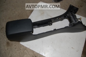 Mazda3 03-09 HB center console with armrest and cup holders