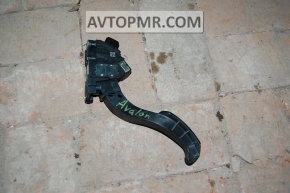 05-12 Toyota Avalon gas pedal