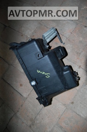 Toyota Sienna 04-10 Air Filter Housing Upper Cover