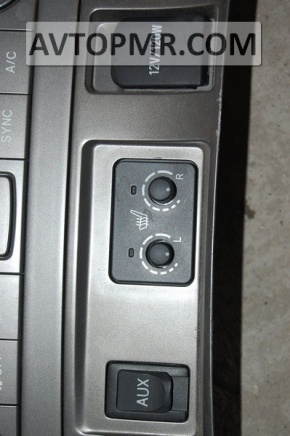 08-10 Toyota Highlander Heated Seat Control Buttons