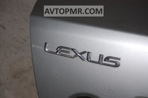 Lexus emblem on the trunk lid of the Lexus IS200 IS300 99-05