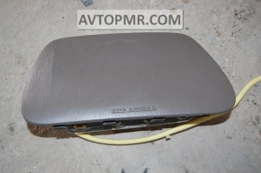 Passenger airbag in the dashboard of a Lexus RX300 98-03