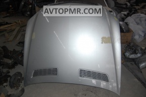 The bare hood of a Mercedes W221