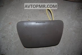 Passenger airbag in the dashboard of a Lexus RX300 98-03