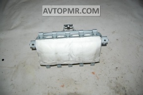 Passenger airbag in the dashboard of a Nissan Leaf 13-17