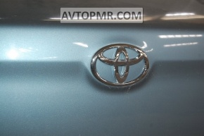05-10 Toyota Avalon trunk lid emblem
