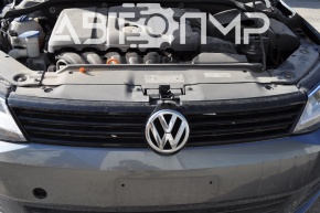 VW Jetta 11-14 USA grille with badge