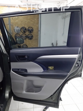 Door trim panel rear right Toyota Highlander 14-15 gray, defective