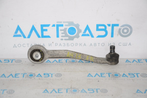 The upper front right rear control arm of the Audi A4 B8 08-16 has a torn silent block.