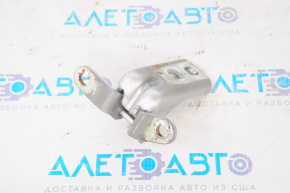 Lower front left door hinge for a Chevrolet Volt 11-15