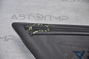 Window blind glass rear right Dodge Challenger 09-14 rubber tear in corner