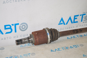The rear right half shaft of a Subaru Outback 15-19 is rusty.