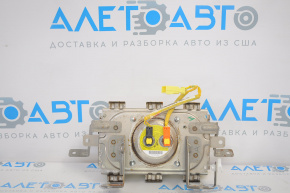 Passenger airbag in the dashboard of the Toyota Avalon 13-18