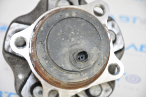 Rear left hub Toyota Highlander 14-19 FWD