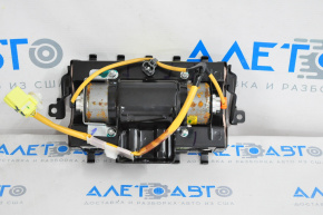 Passenger airbag in the dashboard of the Toyota Sienna 11-16