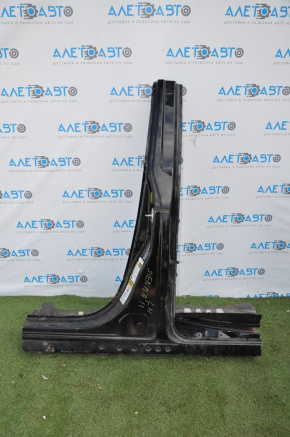 The left center pillar of a Toyota Sienna 11-17 has been cut off.
