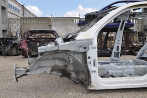Front left quarter VW Tiguan 09-18 white, cut off under the windshield