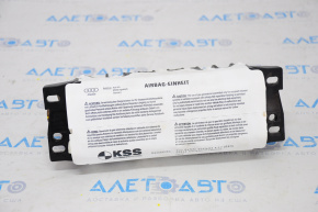Passenger airbag in the dashboard of the Audi Q5 8R 09-17
