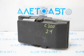 Chrysler 200 15-17 2.4 litre underhood fuse box assembly