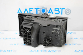 Chrysler 200 15-17 2.4 litre underhood fuse box assembly