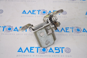Lower rear left door hinge for a 11-20 Dodge Journey