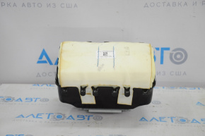 The passenger airbag in the dashboard of the Jeep Patriot 11-15