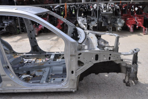 Front right quarter Mitsubishi Outlander 14-15