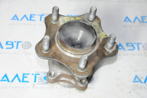 Rear left hub Nissan Leaf 11-12