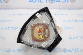The airbag in the driver's steering wheel of a Nissan Murano z52 15-23 shot out.