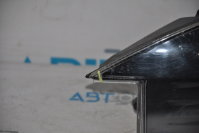 The left outer wing light of a Tesla Model S 12-20 has a chipped corner.