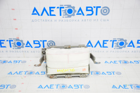 Passenger airbag in the dashboard of a 2014-19 Toyota Highlander